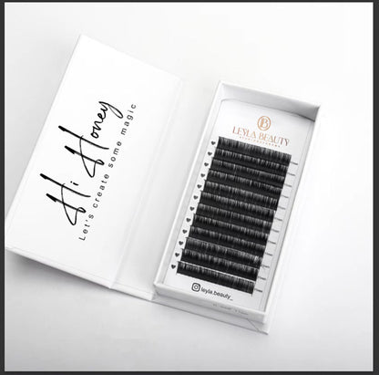 Flat Lashes | For artists who turn lashes into art